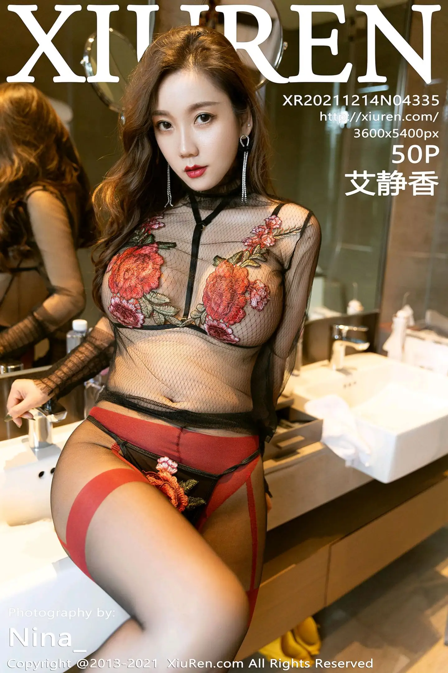 [XiuRen秀人网]VOL.4335 模特艾静香成都旅拍私房透明黑纱半脱露情趣花朵内衣诱惑写真50P-秀人网官方网站